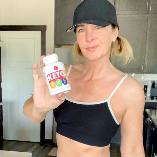 Dawna holding a bottle of Keto Smart