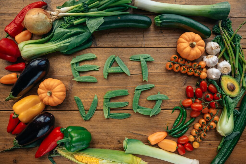 The Best Keto Diet Foods Leafy Greens: Spinach, kale, arugula, and lettuce.
Cruciferous Vegetables: Broccoli, cauliflower, Brussels sprouts, and cabbage.
Zucchini: A keto favorite that can replace pasta or bread.
Asparagus and Green Beans: Low in carbs and rich in nutrients.