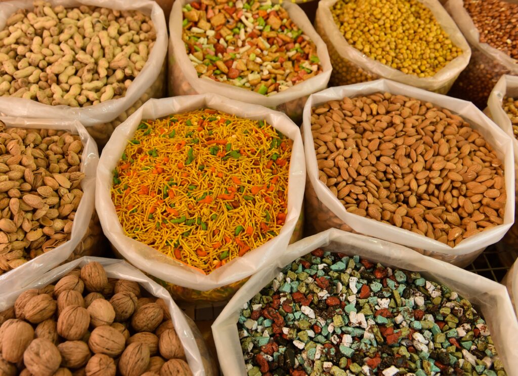 The Best Keto Diet Foods Almonds: Great for snacking and adding crunch to salads.
Macadamia Nuts: One of the highest-fat, lowest-carb nuts available.
Walnuts: Packed with omega-3s and healthy fats.
Chia and Flaxseeds: Great for keto-friendly puddings and baked goods.